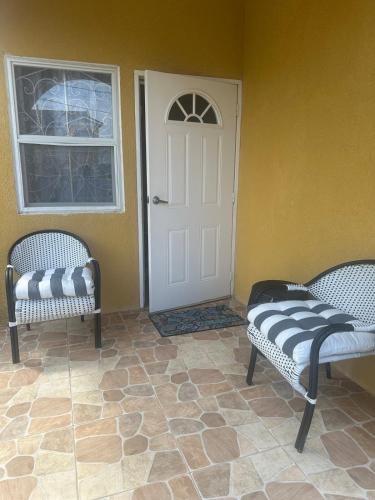 Dotări, Nomar's Island Oasis in Runaway Bay