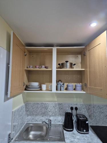 Spacious one bedroom Self Contain with toilet and bath - Millbrook