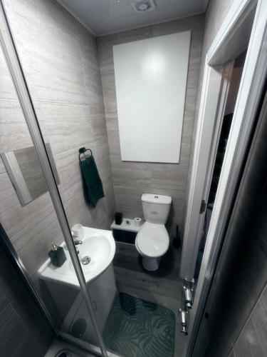 Spacious Central Bull Ring Apt, Birmingham (photo 6)