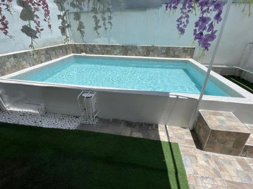 Casa de descanso con piscina Galileos in León, Mexico