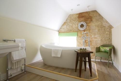 Bathroom, The Royal Oak in Swallowcliffe