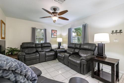 Close to Clearwater Beach and Honeymoon Island! thumb 2