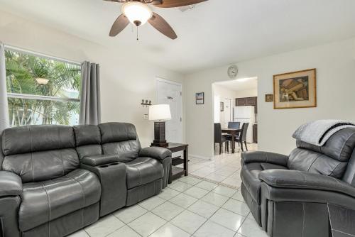 Close to Clearwater Beach and Honeymoon Island! thumb 4