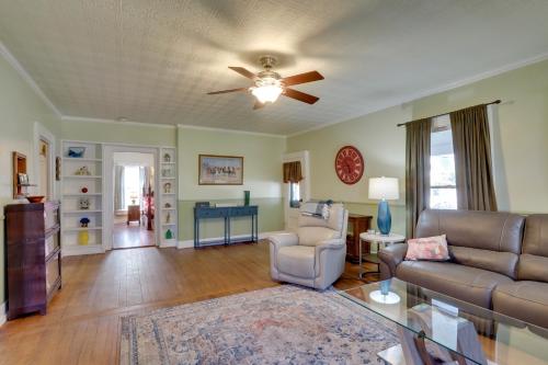 Charming Georgetown Home - Walk to Downtown! thumb 4