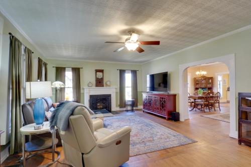 Charming Georgetown Home - Walk to Downtown! in Georgetown, USA