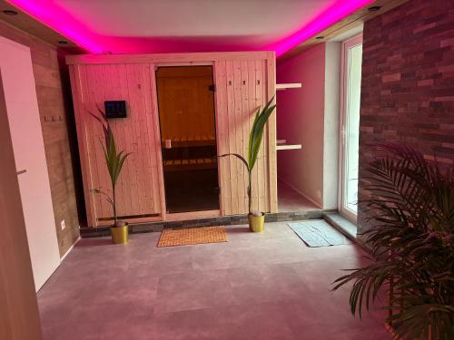 Sauna, Spring Inn Apartments in Schattenhalb