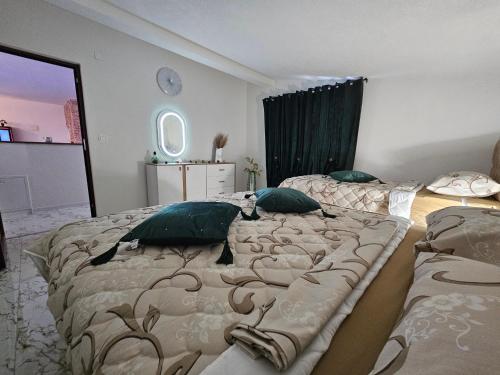 Three-Bedroom Townhouse image 7