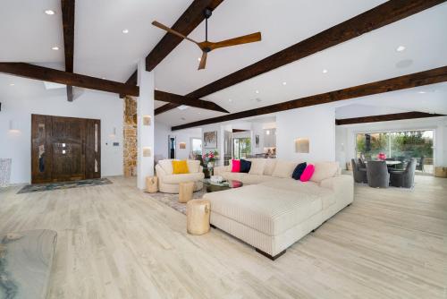 Sky Ridge Retreat - Lux Hilltop Escape - Pool & Spa