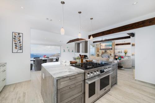 Sky Ridge Retreat - Lux Hilltop Escape - Pool & Spa