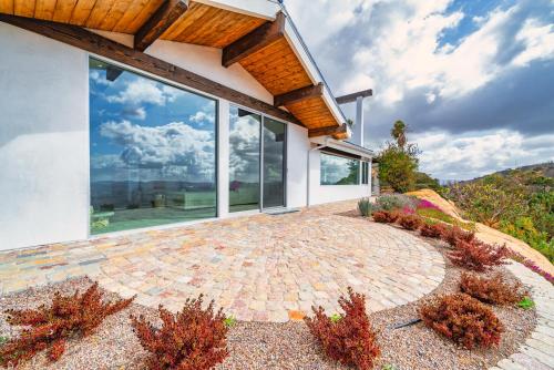 Sky Ridge Retreat - Lux Hilltop Escape - Pool & Spa