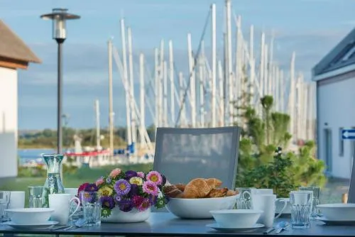 Ostsee - Reetdachhaus Nr 36 "Warder" im Strand Resort in Heiligenhafen, Deutschland