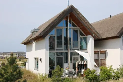 Ostsee - Reetdachhaus Nr 9 "Emma" im Strand Resort in Heiligenhafen, Deutschland