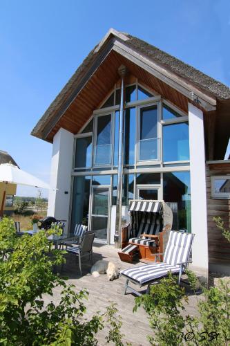 Ostsee - Reetdachhaus Nr 9 "Emma" im Strand Resort in Heiligenhafen