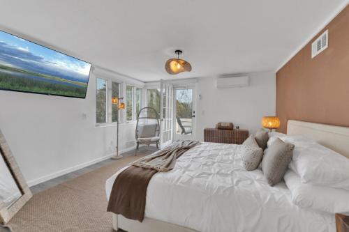 Fire and Fun Luxe Stay w Pool Hot Tub and Game Room in ليندن / نيوجيرسي