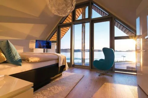 Ostsee - Reetdachhaus Nr 3 "Südstrand Lodge Marina-Bay" im Strand Resort in Heiligenhafen, Deutschland