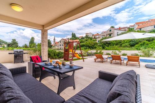 Villa with Sea View image 7