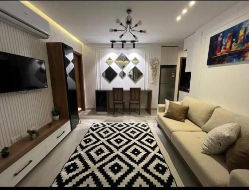elegant mona studio