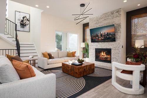 Modern Luxury 4-Storey with Mini Gym & Rooftop - Houston Downtown - Rice Military in Houston, USA