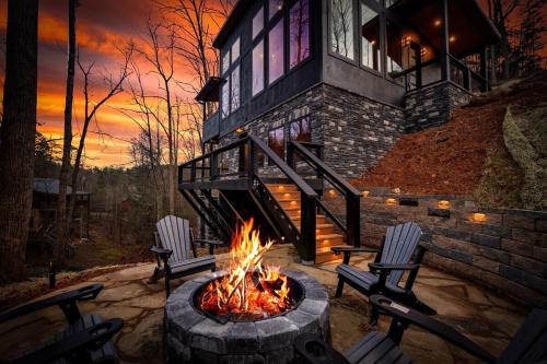 Honeybear Hideaways - Luxury Modern Glass Cabin with Indoor Pool, Fire Place and Hot Tub in ชานเมืองพีเจี้ยน ฟอร์จ