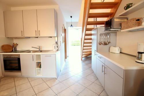 Haus am Bodden 3.0km von Bahnhofstraße entfernt