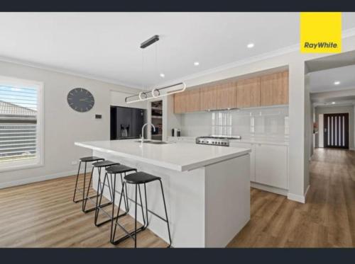 Konyha, Serenity in Melton South