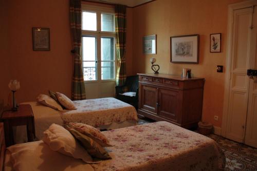 2 twin beds