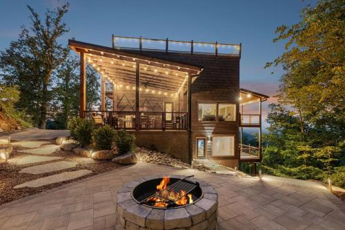 外部景觀, Honeybear Hideaways - #1 Luxury Haven Cabin with Breathtaking Mountain Views, Indoor Pool, Bowling A in 鴿子谷市郊
