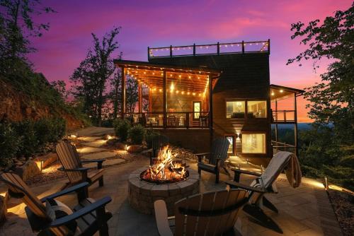外部景觀, Honeybear Hideaways - #1 Luxury Haven Cabin with Breathtaking Mountain Views, Indoor Pool, Bowling A in 鴿子谷市郊