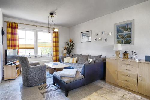 Am Deich 01-Haus mit Strandkorb in ซิงสท์