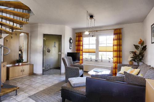 Am Deich 01-Haus mit Strandkorb in ซิงสท์