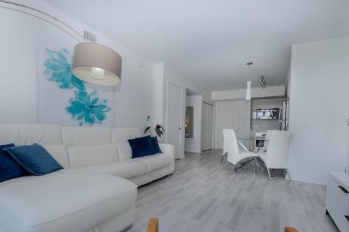 Your Paradise in Miami Beach Gym and Pool 2b 2b 1507