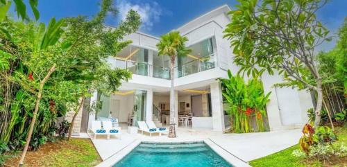 Three-Bedroom Villa room in Fantastic 3 Bed Villa Walk to Beach Sunny Pool
