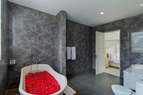 Three-Bedroom Villa image 4
