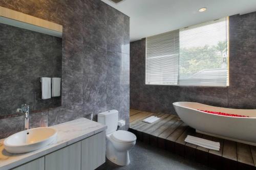 Three-Bedroom Villa image 6