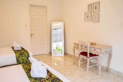 Fantastic 3 Bed Villa Walk to Beach Sunny Pool - image 3