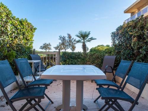Le Lavandou: Studio cabine 4 pers, plage, parking - FR-1-803-83 - Location saisonnière - Le Lavandou