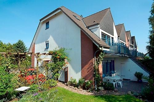 Illing, Wolfgang FW 8 104m von Friedenstraße entfernt