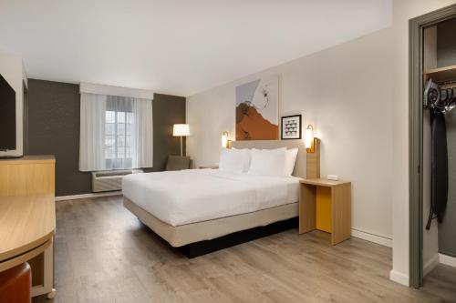 Baymont by Wyndham Rock Springs - image 2
