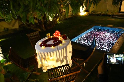 Aura Farms - Private Pool Cottages in Kumbalgodu