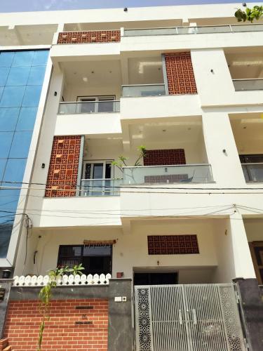 Terracopper- Pristine Art Home with Balcony near central park, Džajpur