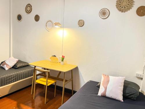 room detail thumbnail 0
