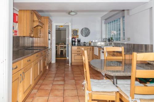 virtuve, Whittonlodge sleeps28 Hottub pool table in Hardstoft ciems
