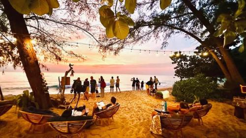 Paradise Sunset Beach in Koh Rong Sanloem
