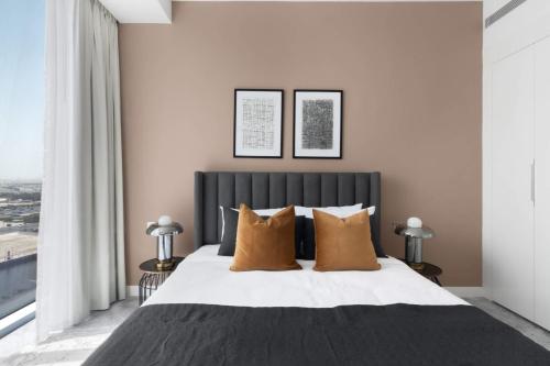 Silkhaus gorgeous 1BDR home with Canal views pool & gym access - image 13