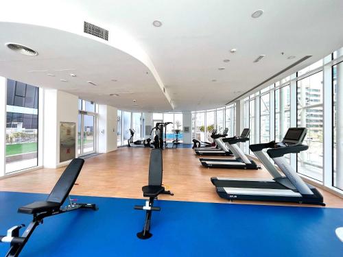 Silkhaus gorgeous 1BDR home with Canal views pool & gym access - image 11