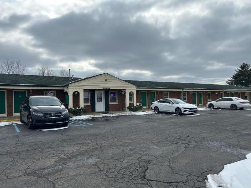 Hillcrest Motel by Oyo Aurora near Lawrenceburg - 출입구