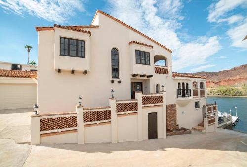 Gorgeous Hacienda on the River Private dock