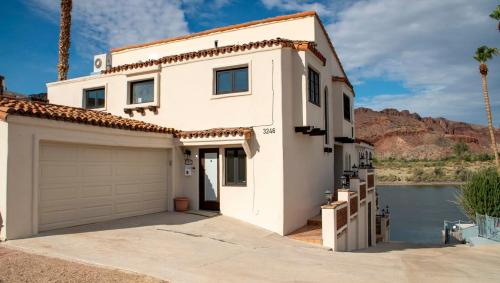 Gorgeous Hacienda on the River Private dock