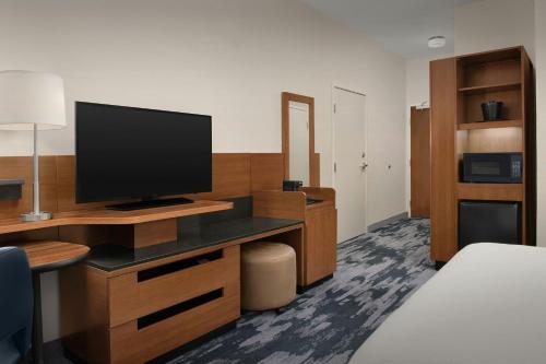 1 king bed, 1 sofa bed