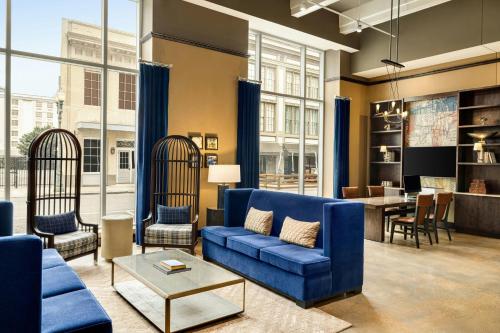 Fairfield Inn & Suites by Marriott New Orleans Downtown/French Quarter Area - image 2